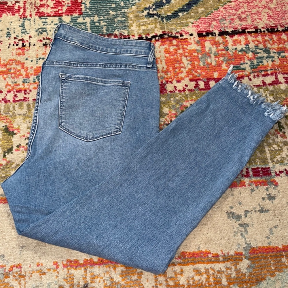 Old Navy rockstar mid rise skinny with the raw edge frayed edge size 16